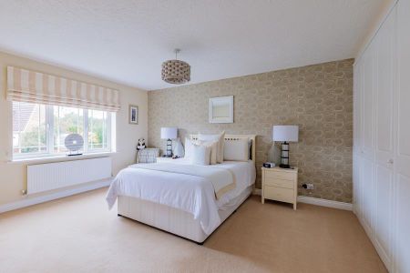 4 bedroom detached house to rent - Photo 2