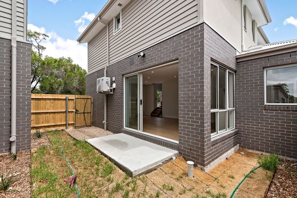 Brand-New Townhouse in Prime Beachside Location - Photo 1