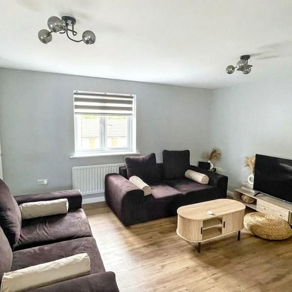 2 bedroom coach house to rent - Photo 1