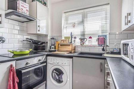 Chaffinch Close, Woosehill, Wokingham, RG41 - Photo 5