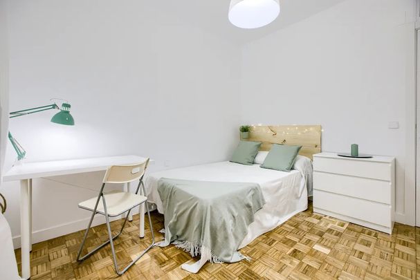 Calle de Lope de Rueda, Madrid, Community of Madrid 28009 - Photo 1