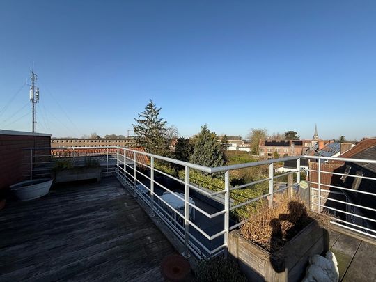 TE HUUR: Duplex appartement met twee slaapkamers en prachtig zonneterras. - Foto 1