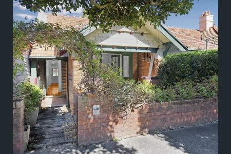 Charming 3-Bedroom Home in the Heart of Crows Nest - Photo 5