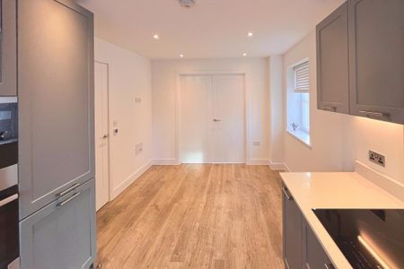 3 bedroom semi-detached house to rent - Photo 3