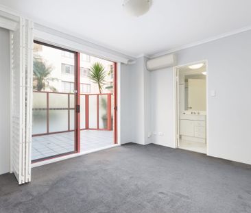 Spacious Two Bedroom Luxury Unit - Photo 2