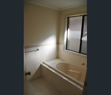 Fabulous 3 bedroom modern home - Photo 6