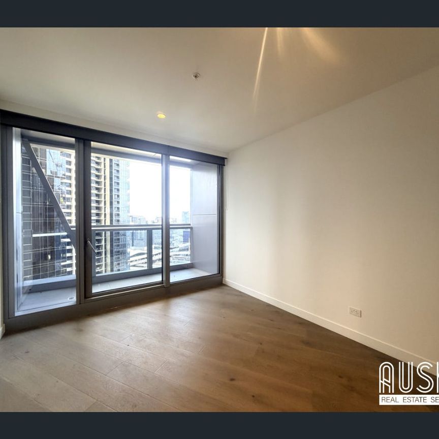 Modern 2B1B Apartment with Study Nook in Master Bedroom | Abundant Natural Light | West Side Place - Photo 1