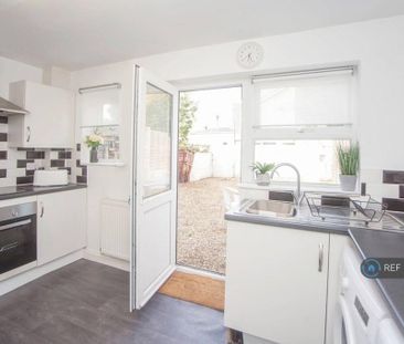 4 bedroom semi-detached house to rent - Photo 5