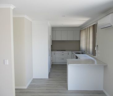 This beautifully designed three-bedroom, two-bathroom townhouse off... - Photo 1