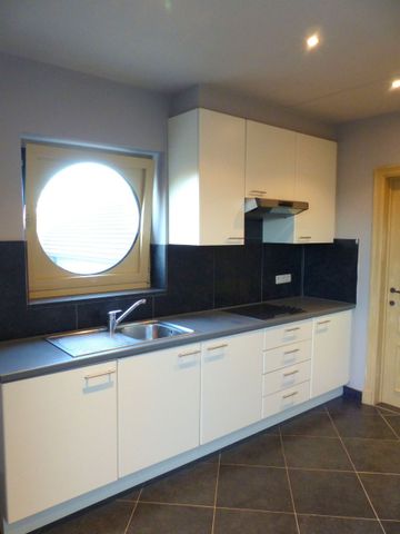 Duplex-app. met 2 slpk., terras en garage in Herk-de-Stad. - Photo 3