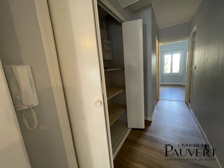 Bel appartement complètement rénové au 3ème étage - Photo 4
