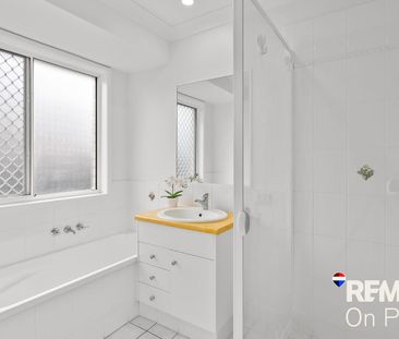 Stunning Family Home - Photo 5