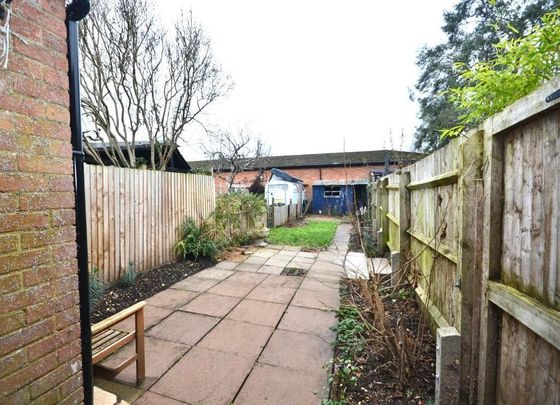 3 bedroom terraced house to rent - Photo 1