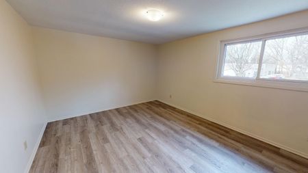 Two Bedroom Townhouse - Photo 4