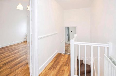 3 bedroom flat to rent - Photo 2