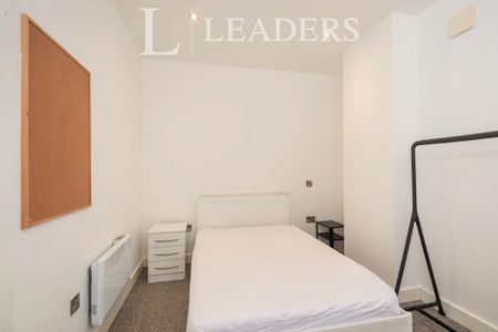 4 bedroom flat to rent - Photo 3