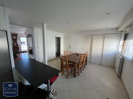 Location Appartement 3 pièces 83m² MARSEILLE 5ème - Photo 3