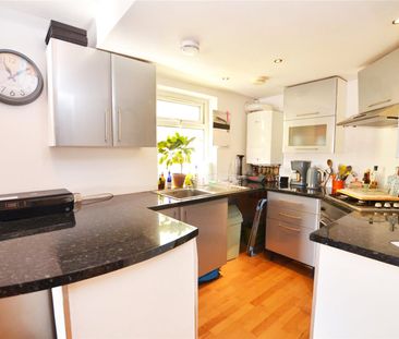 Broad Street, TeddingtonProperty for lettings - Chasebuchanan - Photo 3