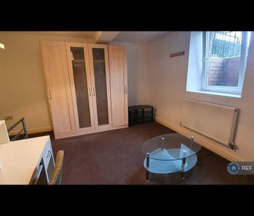 1 bedroom in a flat share to rent - Photo 4