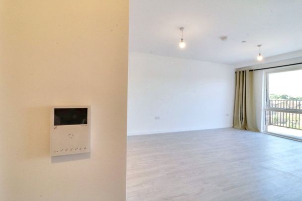 Robertson Apartments, 4 Donovan Way, Harrow, HA1 - Photo 1