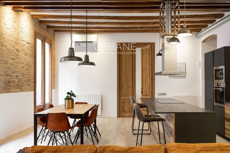 Elegante Piso de 3 dormitorios en alquiler en Cuitat Vella, Barcelona - Photo 2