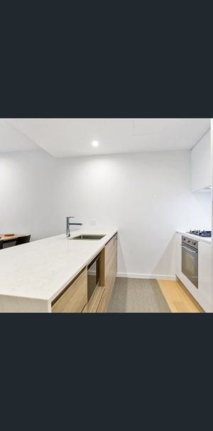 Contemporary Spacious 2 Bedder - Photo 1