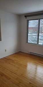 LaSalle: Large Renovated 4 1/2 on 1st Floor Feb or later $1650 - Photo 3