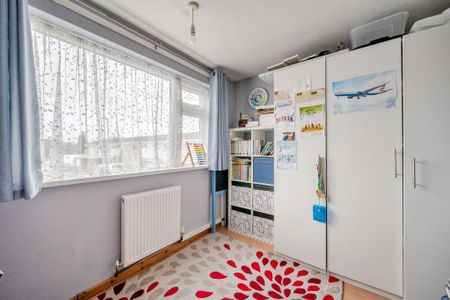 3 bedroom end of terrace house to rent - Photo 3
