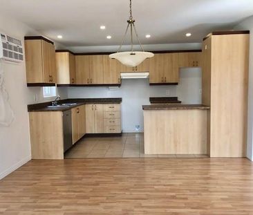 Beau et grand 4.5 de 1 200 p.c. pour 55 ans et plus - Photo 1