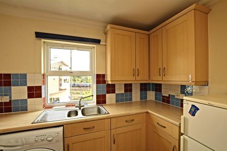 3 bedroom flat to rent - Photo 4