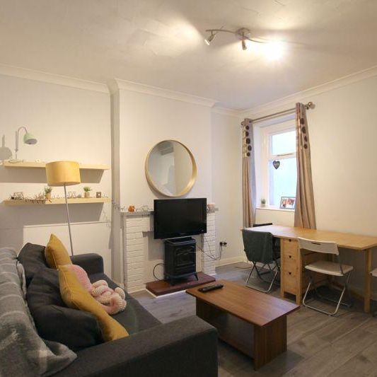 4 bedroom terraced house to rent - Photo 1