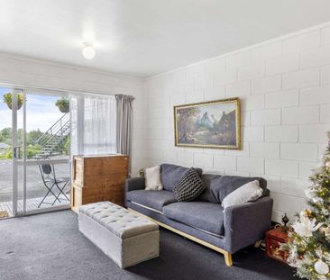 Enjoy effortless living in this well-maintained, ground-floor one-b... - Photo 4