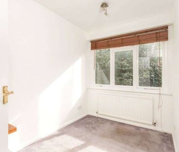A two bedroom cottage set within the conservation area of St Albans. - Photo 3