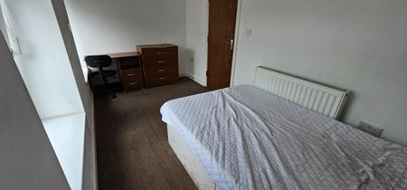 House To Let - Photo 5