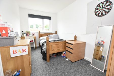 6 bedroom semi-detached house to rent - Photo 3