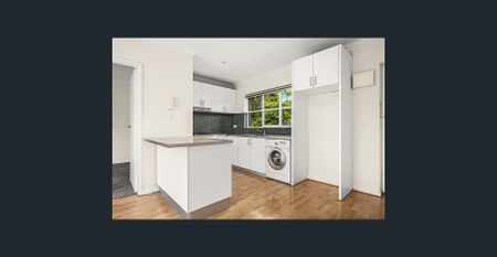 Boutique block, huge balcony & security parking, all in the heart of St Kilda! - Photo 3