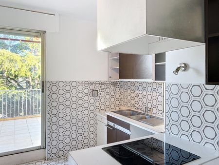 Location Appartement 4 pièces 118m² NICE 06100 - Photo 2