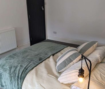 Newly Refurbished HMO! Room 4 - Photo 4