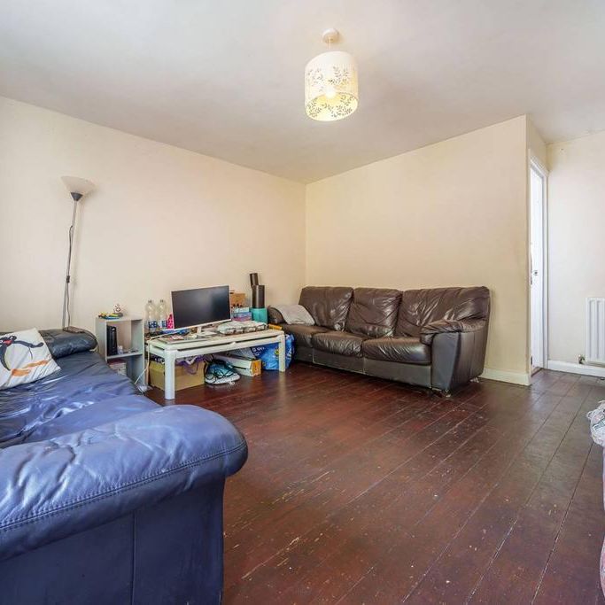 5 bedroom end of terrace house to rent - Photo 1