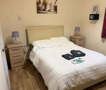 Room in a Shared House, Old Bedford Road, LU2 - Photo 3