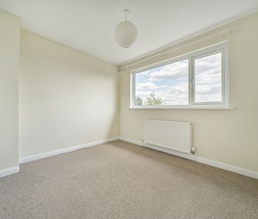 2 bed Flat To Let - Photo 2