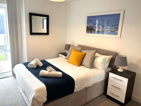 A bright and spacious two bedroom Apartment in Lexington Gardens - Photo 2