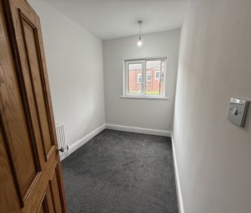 4 bed Terraced - To Let - Photo 4