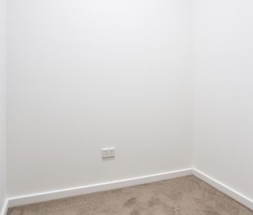 Modern Spacious Two Bedrooms High Level Apartment Available!! - Photo 3