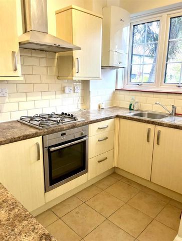 3 bedroom terraced house to rent - Photo 5