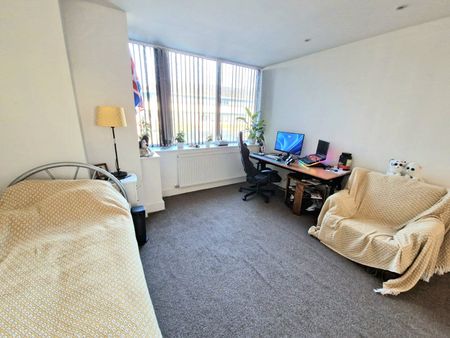 London Road, Bracknell, Berkshire, RG12 - Photo 3