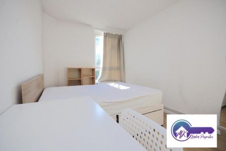 1 bedroom in a flat share to rent - Photo 2