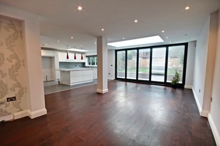 4 Bed Semi-Detached House, Bowness Crescent, SW15 - Photo 4