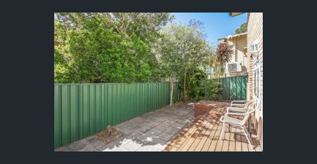 TOWNHOUSE. - Photo 2