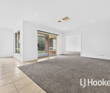 16 Montpelier Drive, Berwick VIC - Photo 2